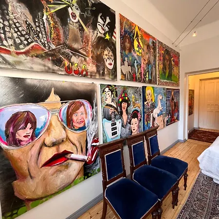 Art Gallery With Own Entrance At The Centre Of * הלסינקי