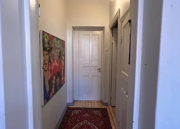 Art Gallery With Own Entrance At The Centre Of